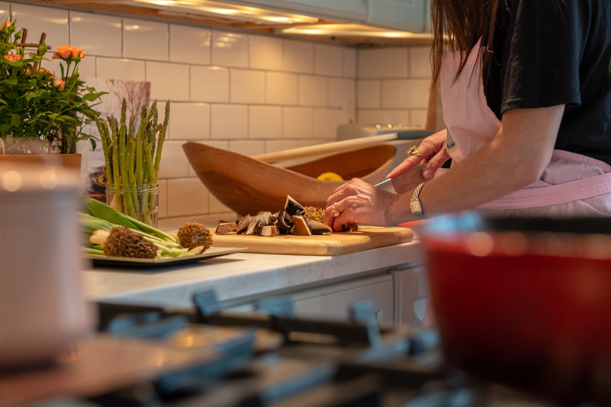 Family-style meal sharing and dining
